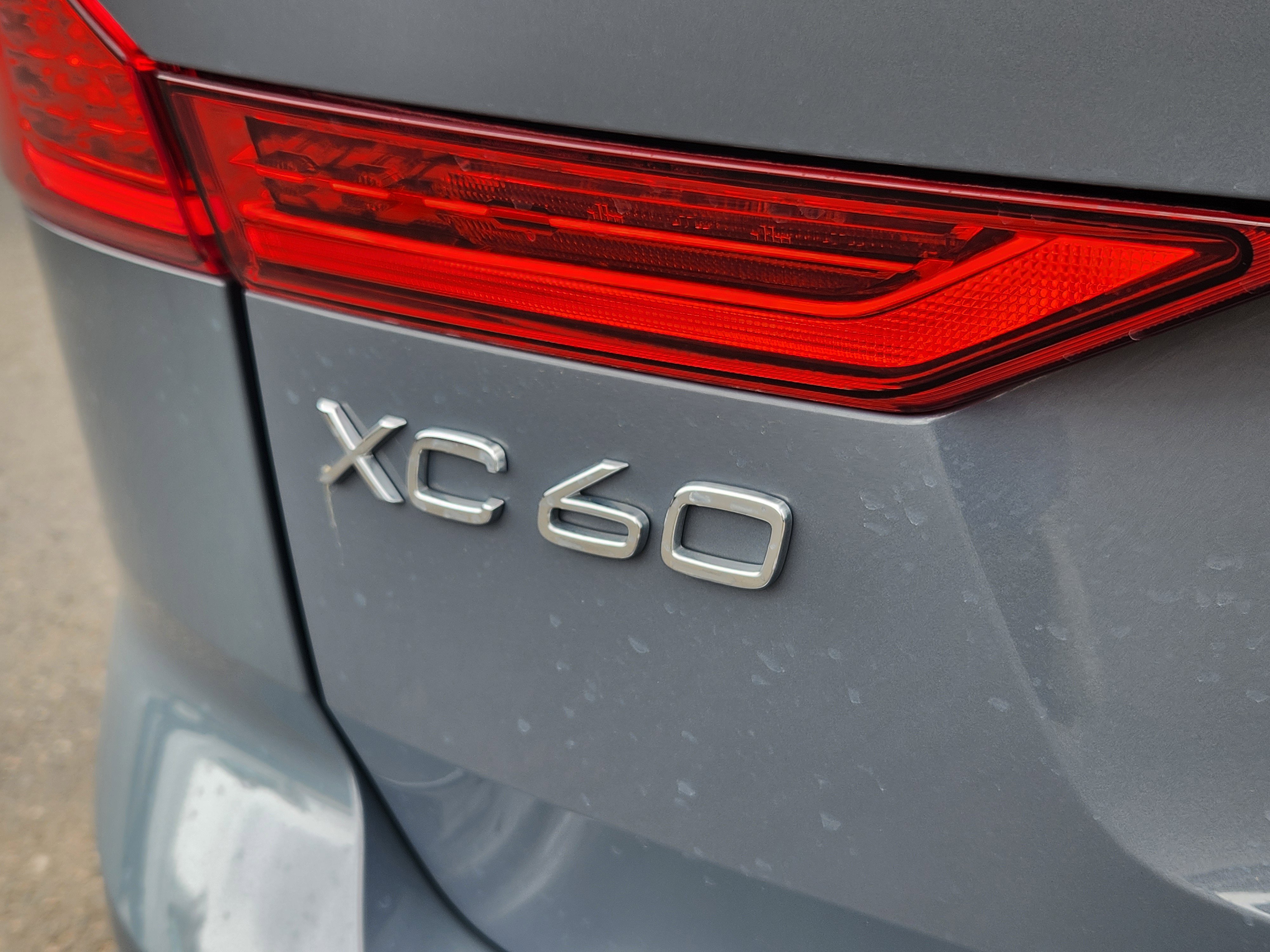 Used 2022 Volvo XC60 B5 R-Design AWD/4WD image 19