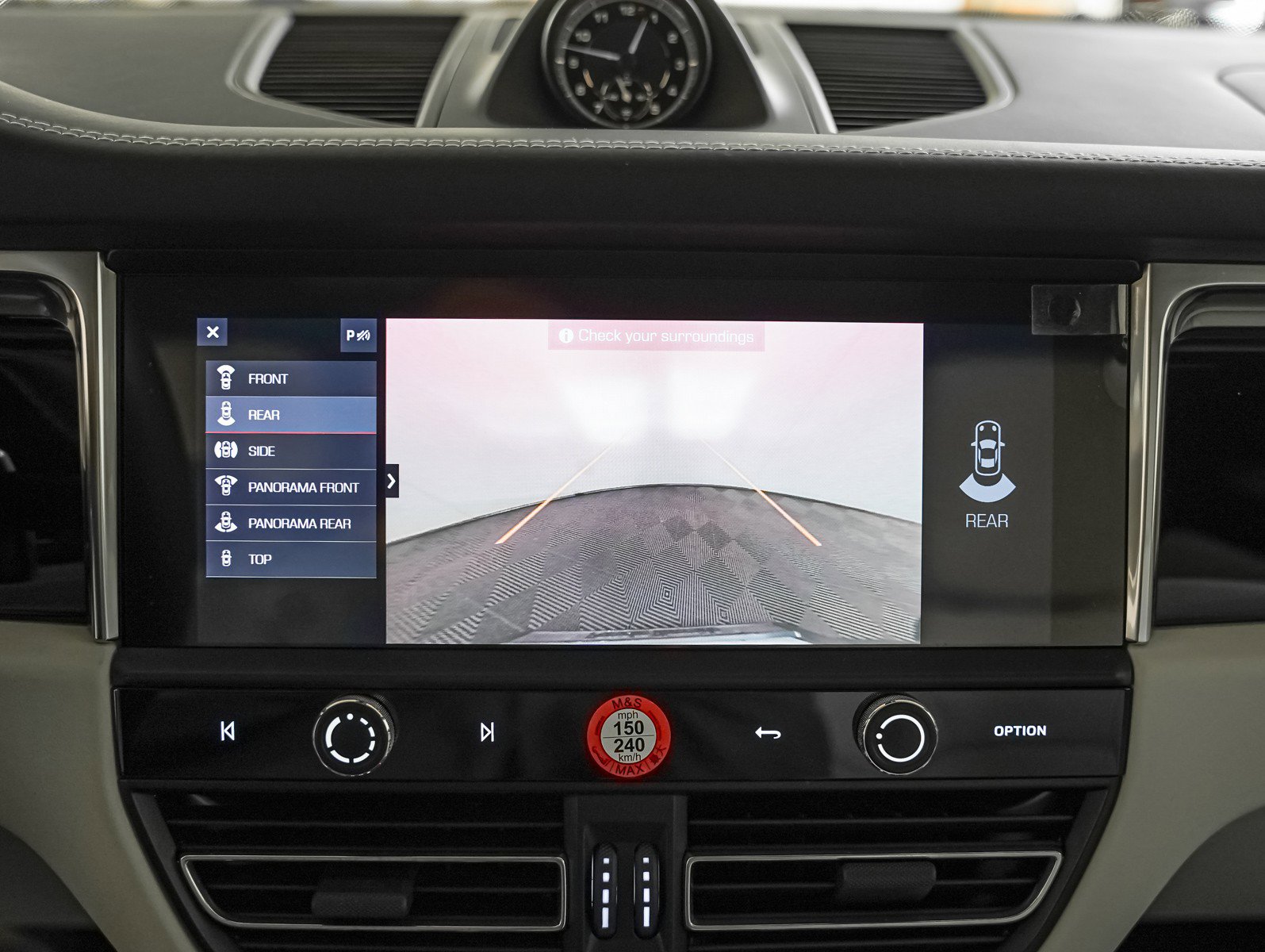 Certified 2025 Porsche Macan image 24