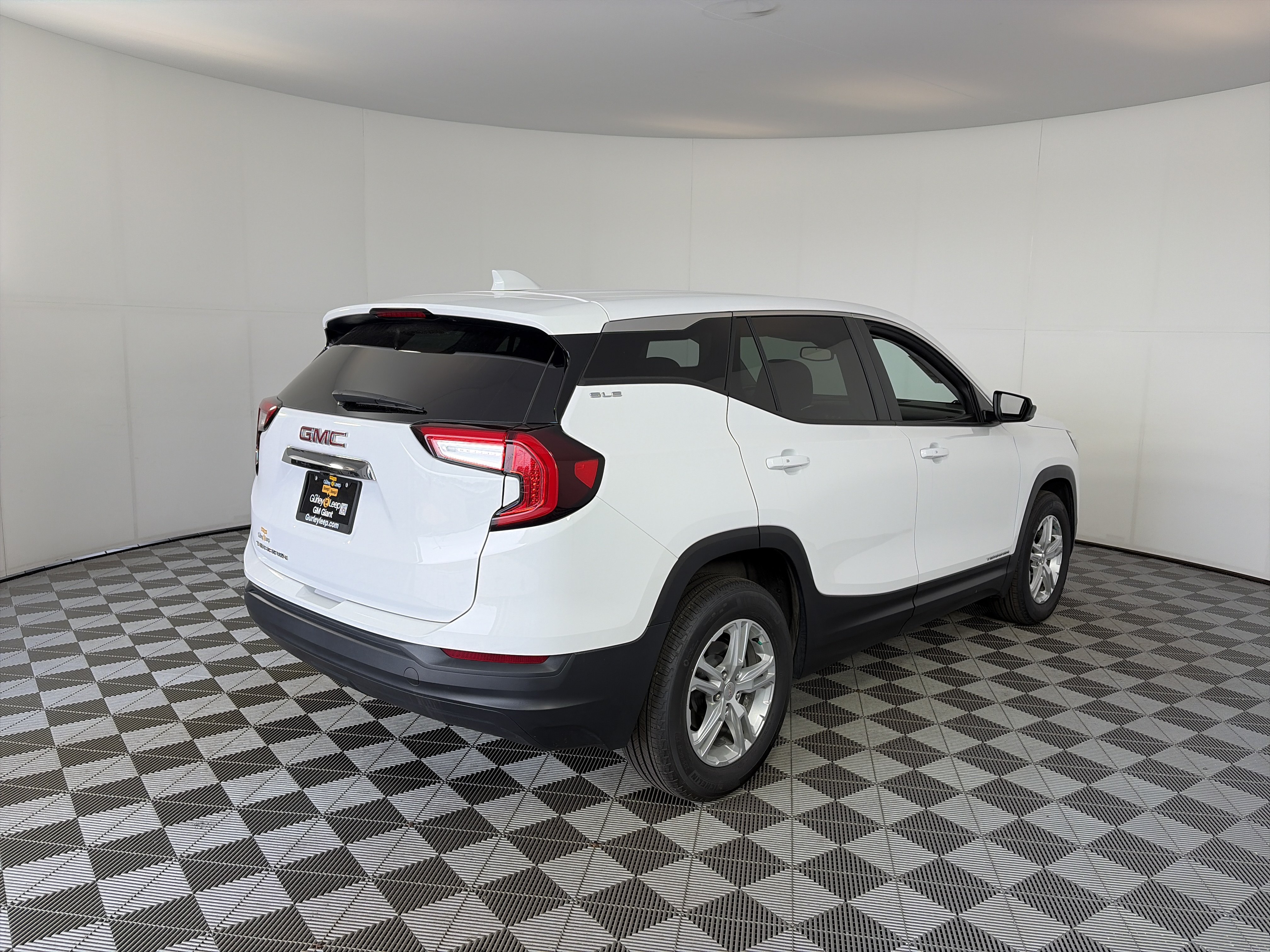 Used 2023 GMC Terrain SLE FWD image 10