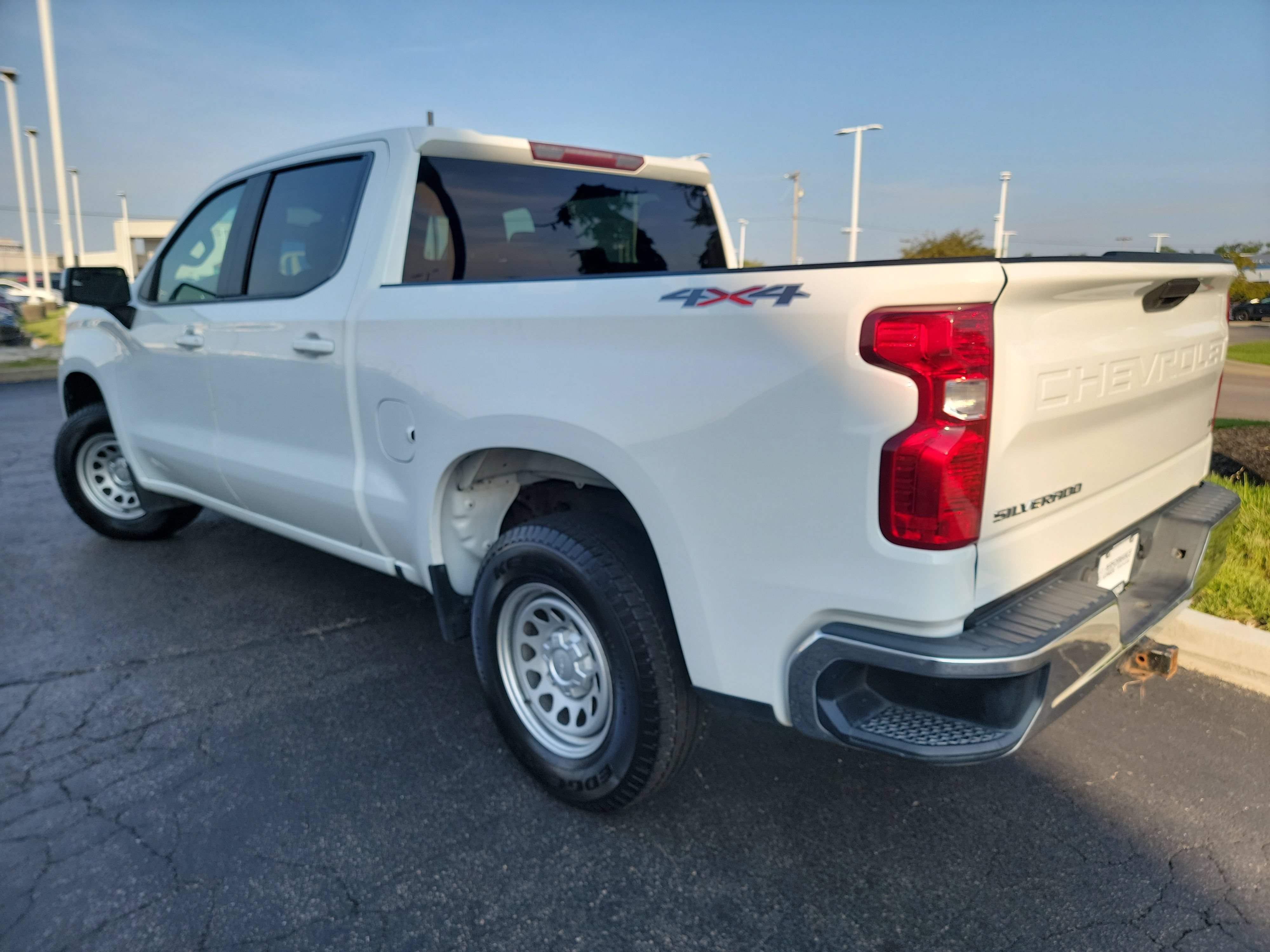 Used 2020 Chevrolet Silverado 1500 LT AWD/4WD image 6