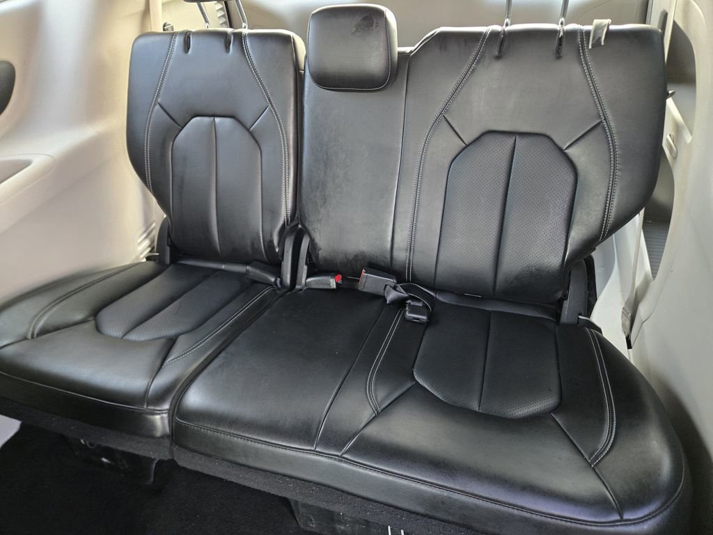 Used 2023 Chrysler Pacifica Touring-L FWD image 20