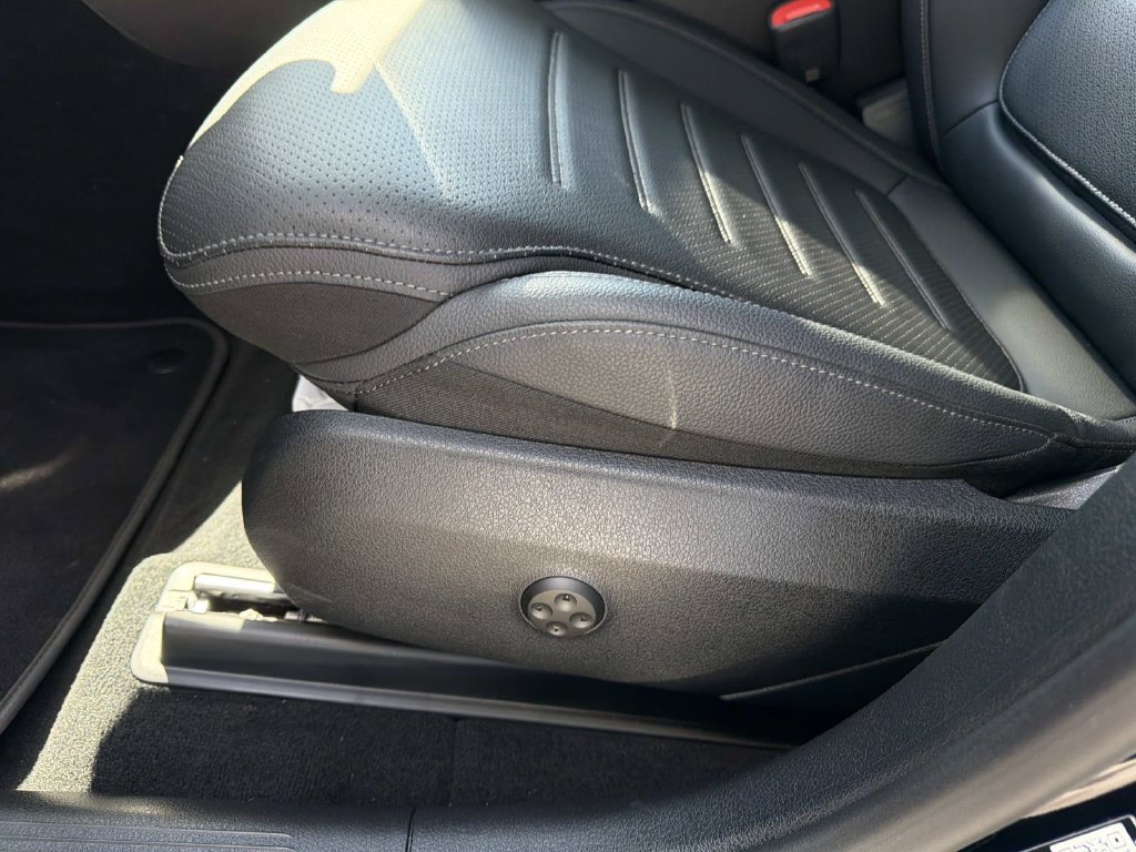 Used 2026 Mercedes-Benz GLC 300 4MATIC image 17