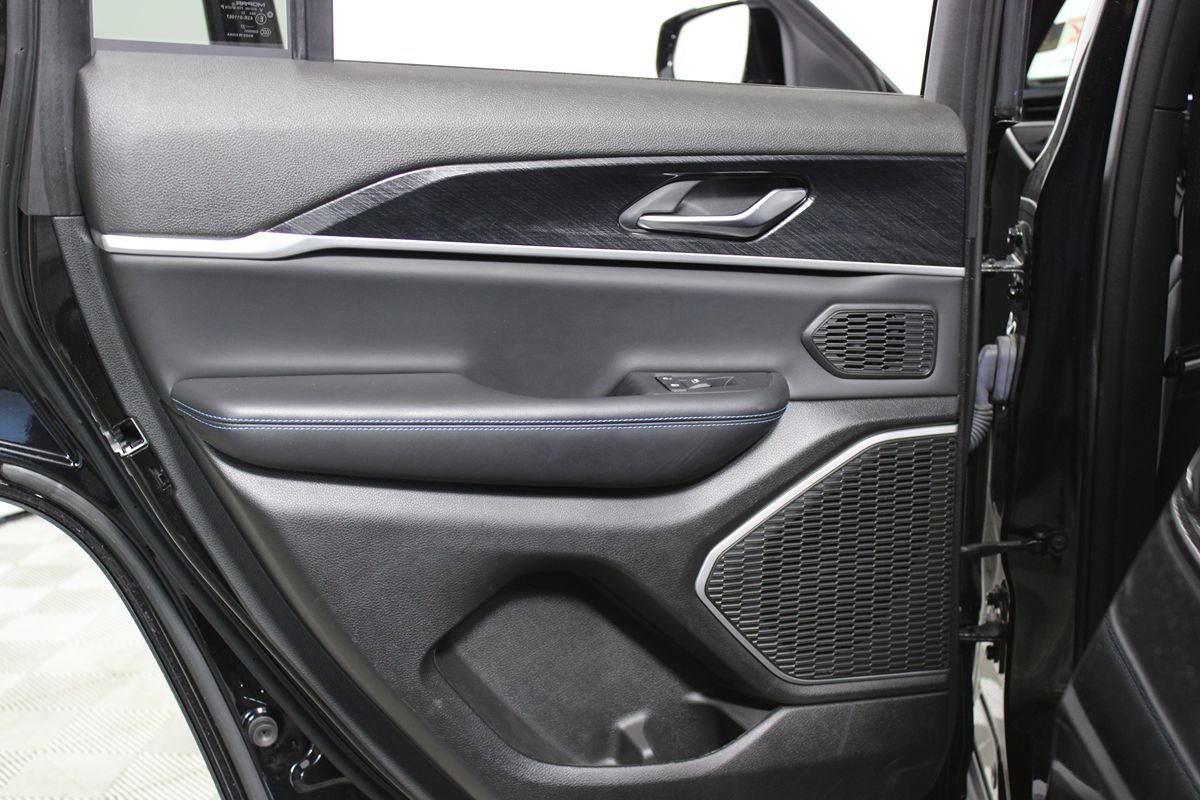 Used 2022 Jeep Grand Cherokee Trailhawk AWD/4WD image 28