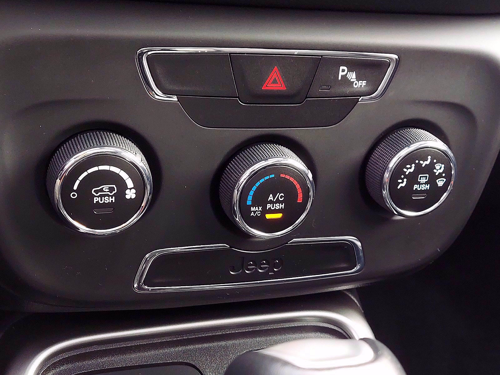 Used 2018 Jeep Compass Latitude w/ Safe & Security Group AWD/4WD image 16