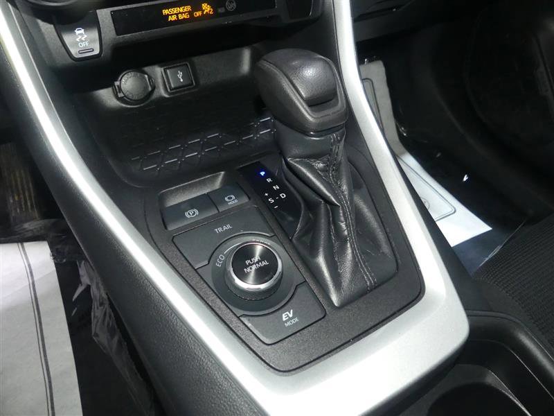 Used 2021 Toyota RAV4 LE image 36