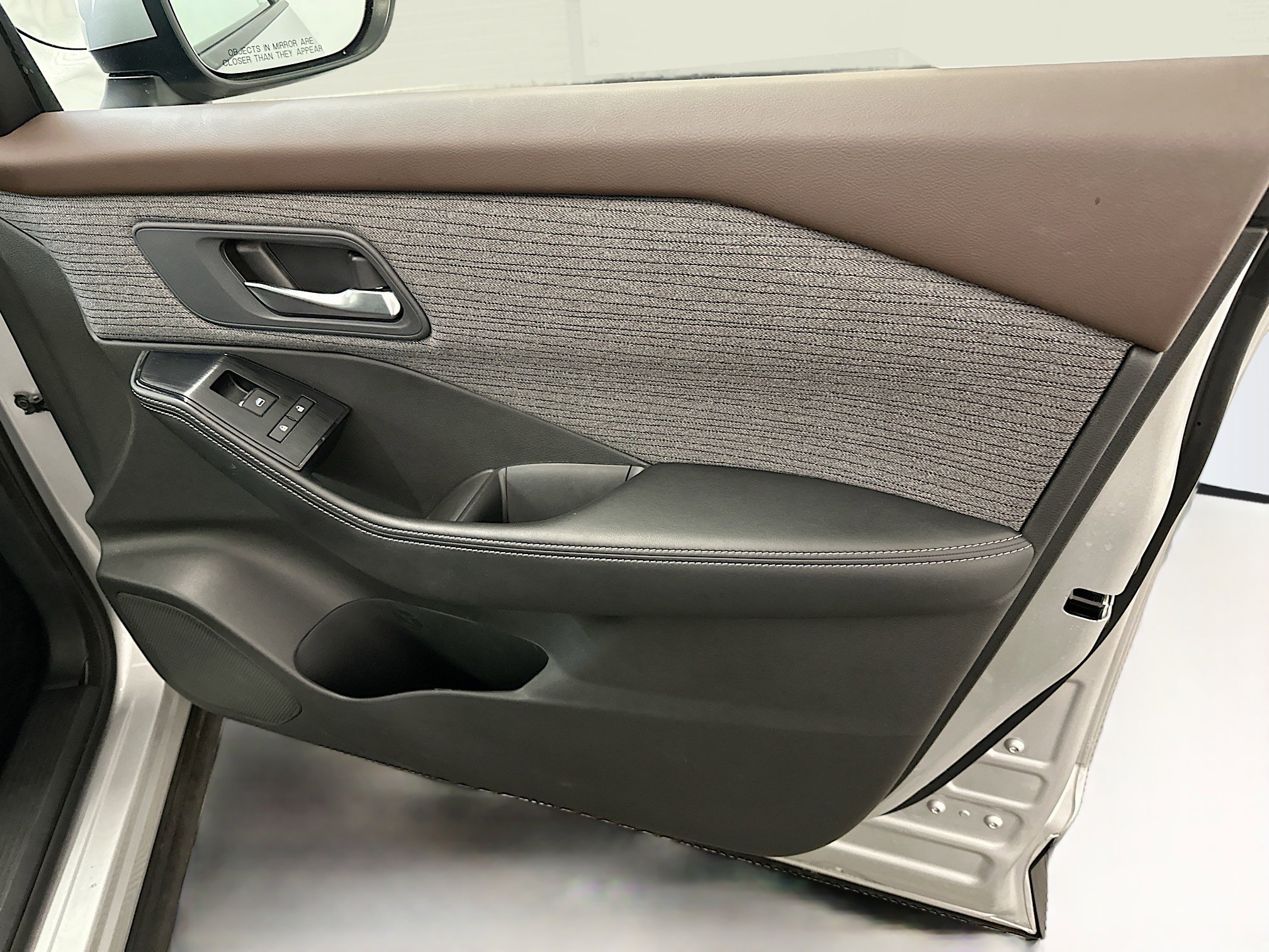 Used 2023 Nissan Rogue SV AWD/4WD image 32