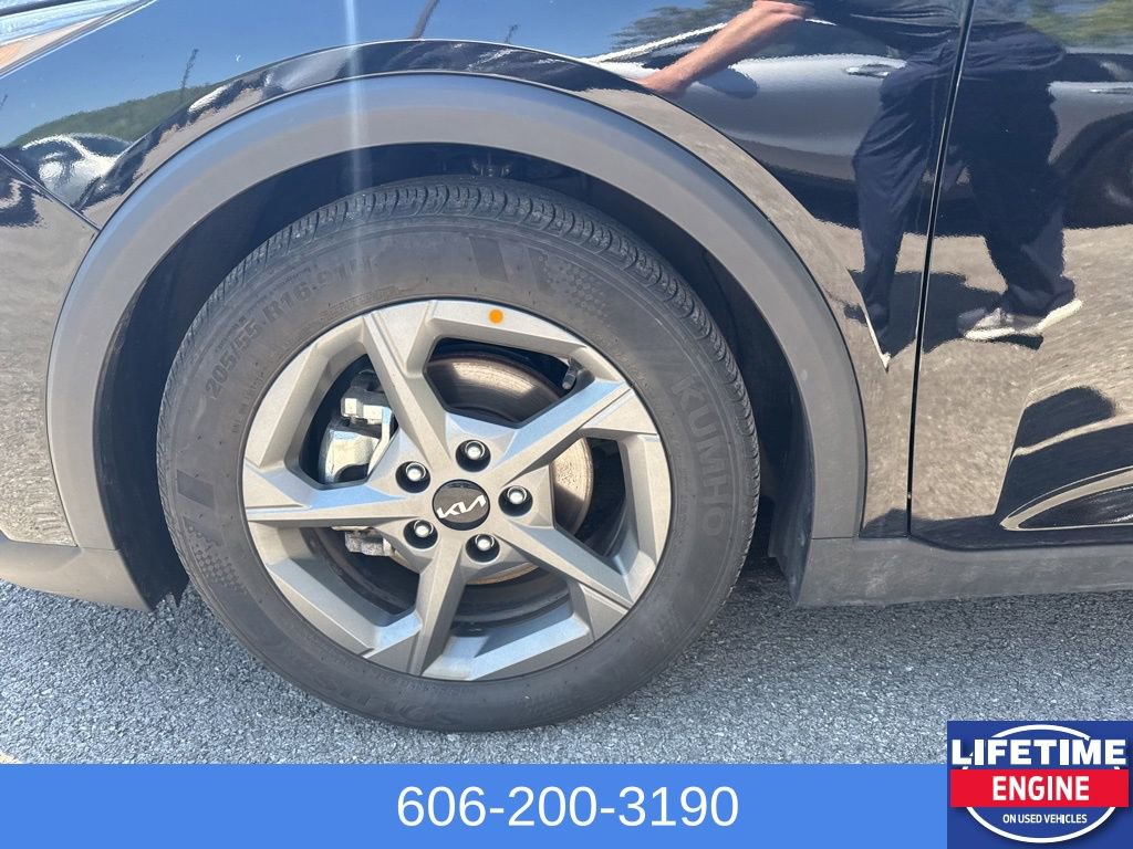 Used 2025 Kia K4 LXS FWD image 11