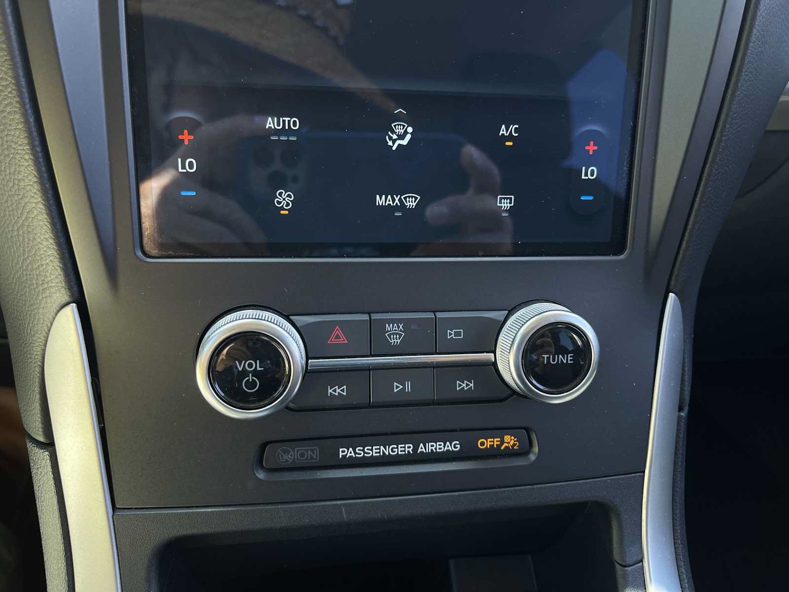 Used 2024 Ford Edge SE w/ Cargo Accessory Package AWD/4WD image 16