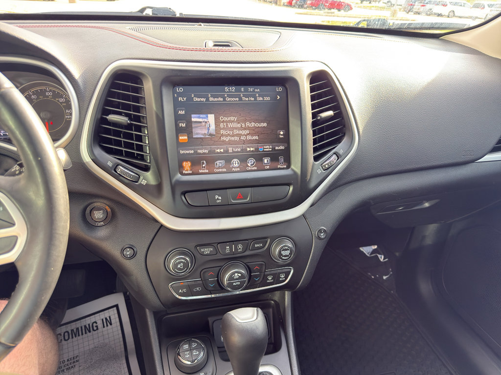 Used 2018 Jeep Cherokee Trailhawk w/ Comfort/Convenience Group image 18