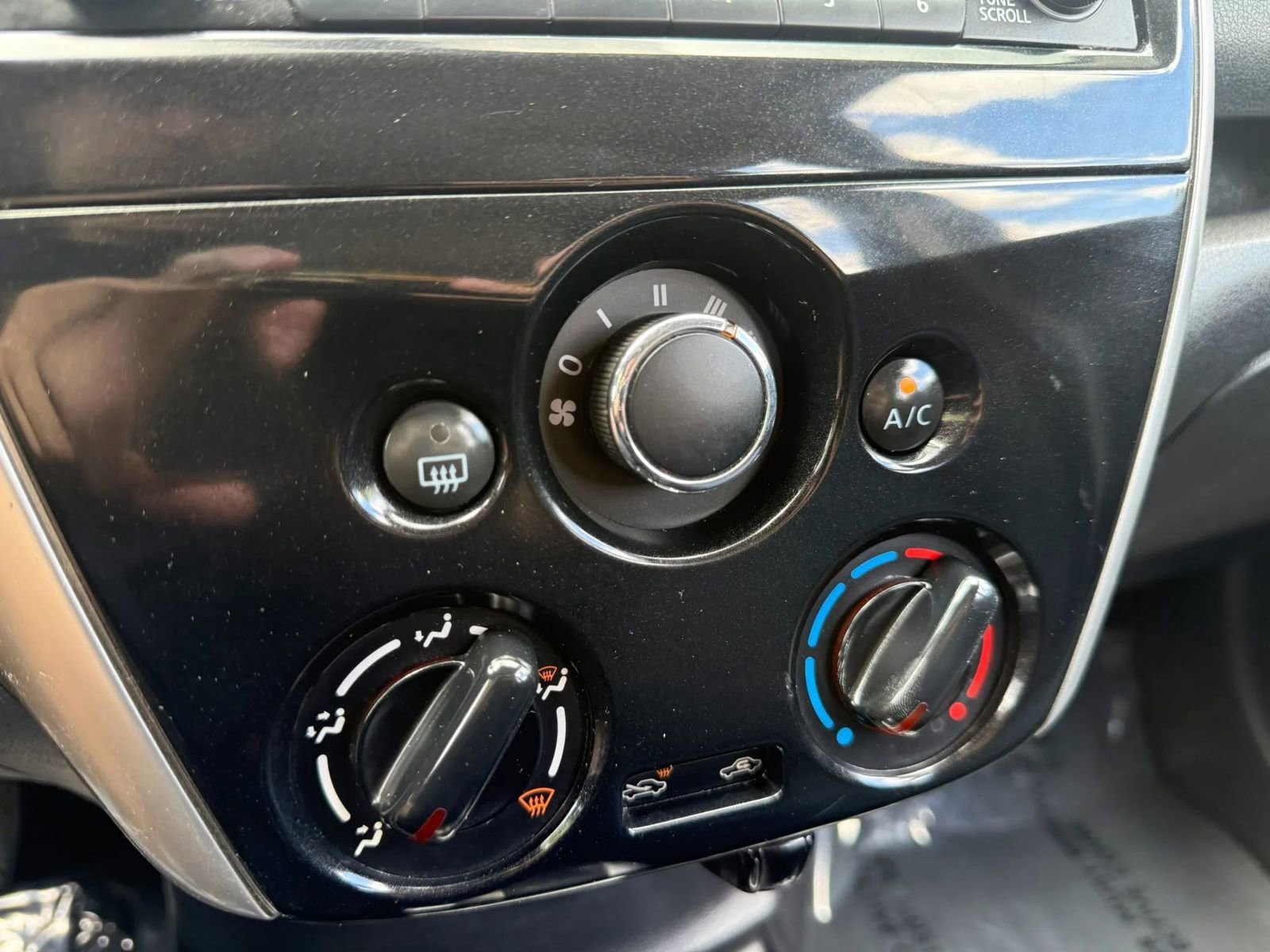 Used 2016 Nissan Versa Note SV FWD image 17