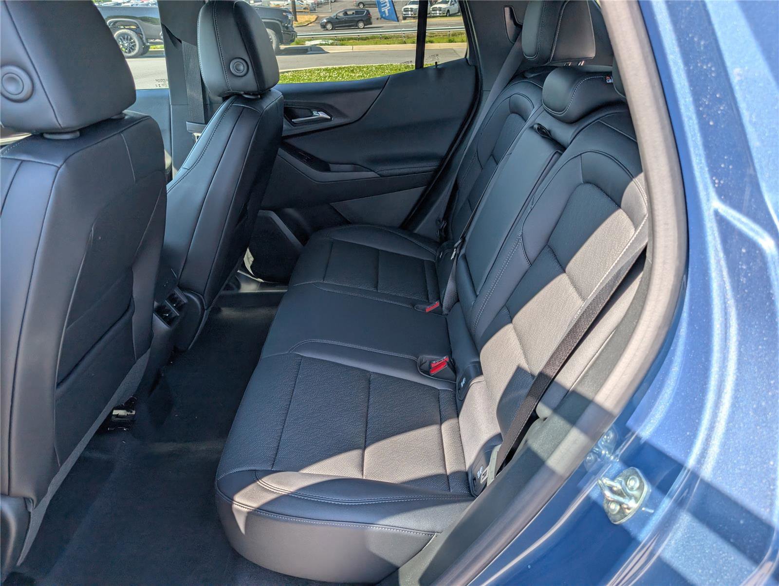 New 2026 Chevrolet Equinox LT w/ Convenience Package II AWD/4WD image 11