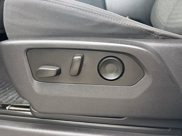 Used 2025 Chevrolet Silverado 1500 LT image 10