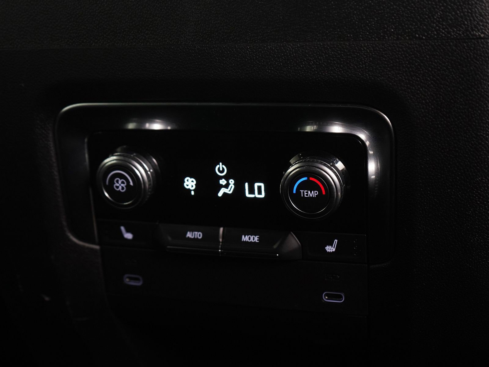 Used 2025 GMC Yukon XL Denali AWD/4WD image 18