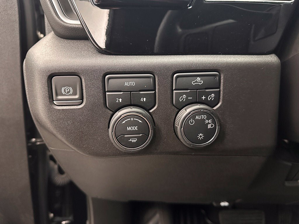 Used 2024 Chevrolet Silverado 1500 LT AWD/4WD image 10