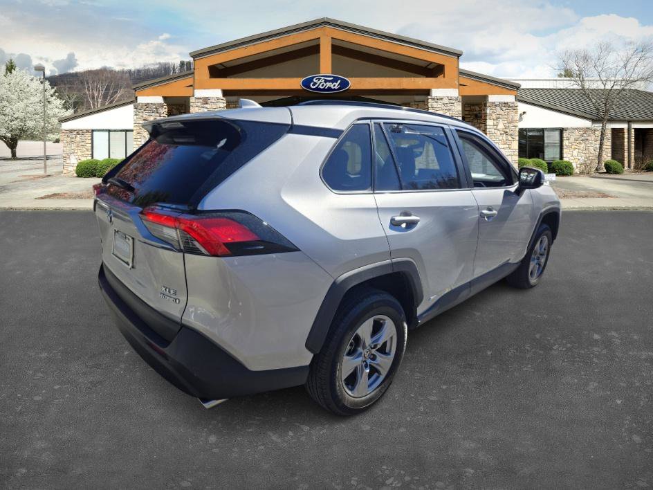Used 2024 Toyota RAV4 XLE image 5