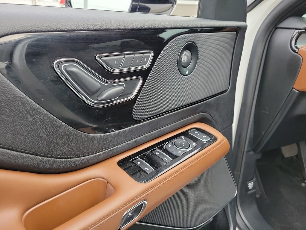 Certified 2020 Lincoln Aviator Reserve w/ Elements Package Plus image 19