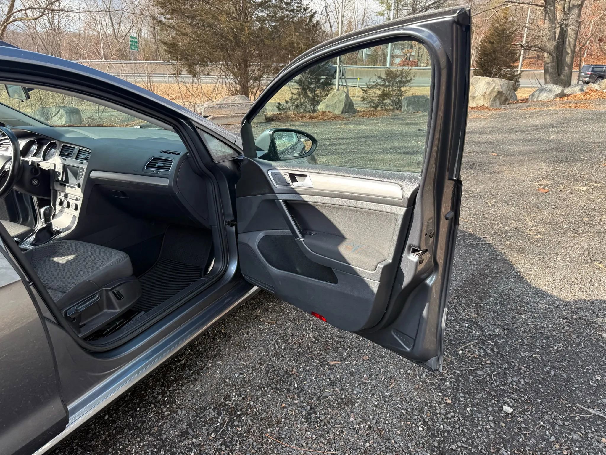 Used 2017 Volkswagen Golf S image 15