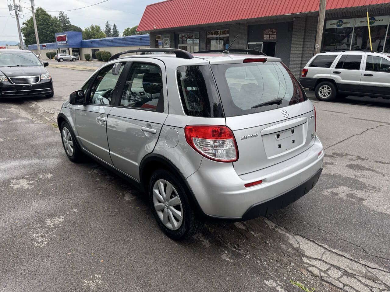 Used 2010 Suzuki SX4 AWD Hatchback image 4