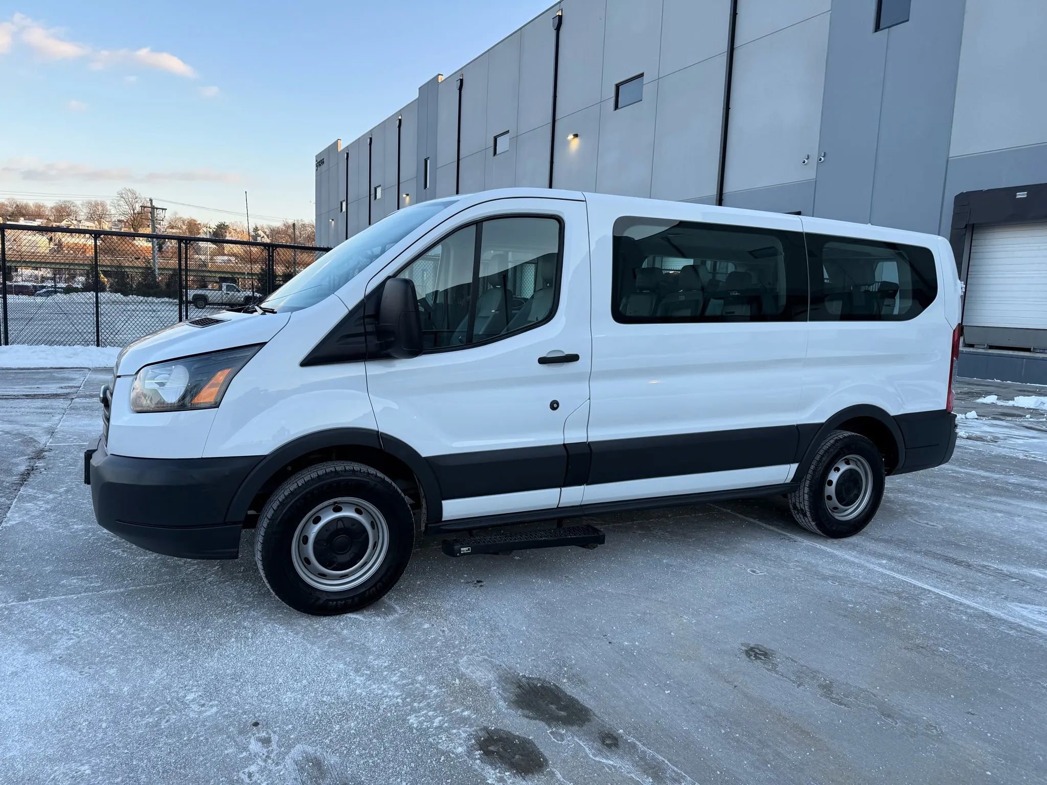 Used 2015 Ford Transit 150 XL image 3
