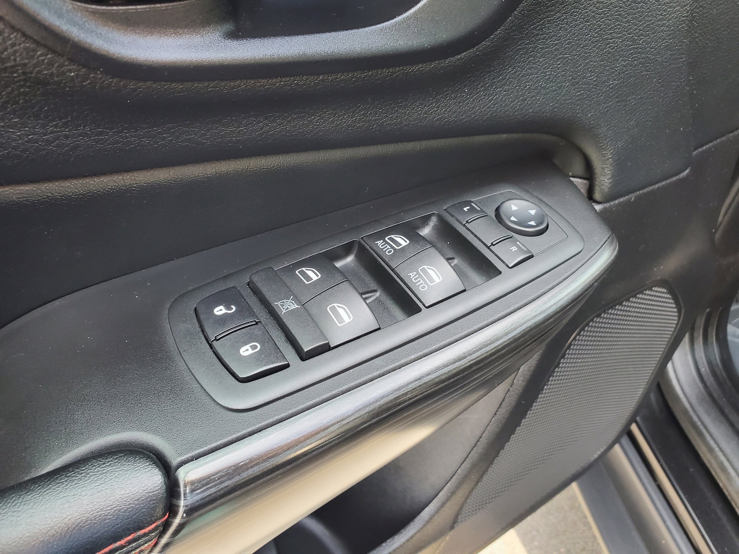 Used 2014 Jeep Cherokee Trailhawk AWD/4WD image 12