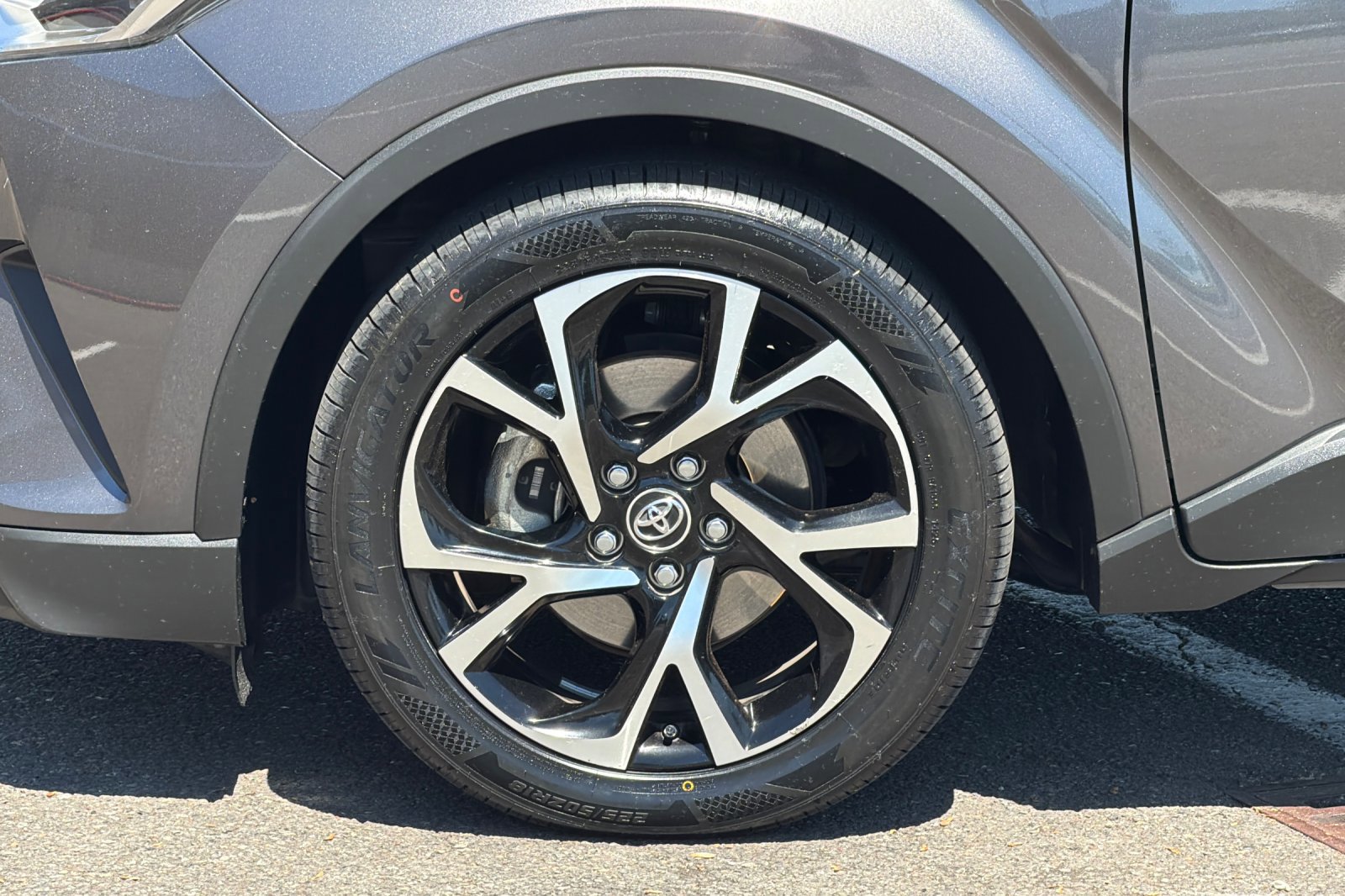 Used 2019 Toyota C-HR XLE FWD image 25