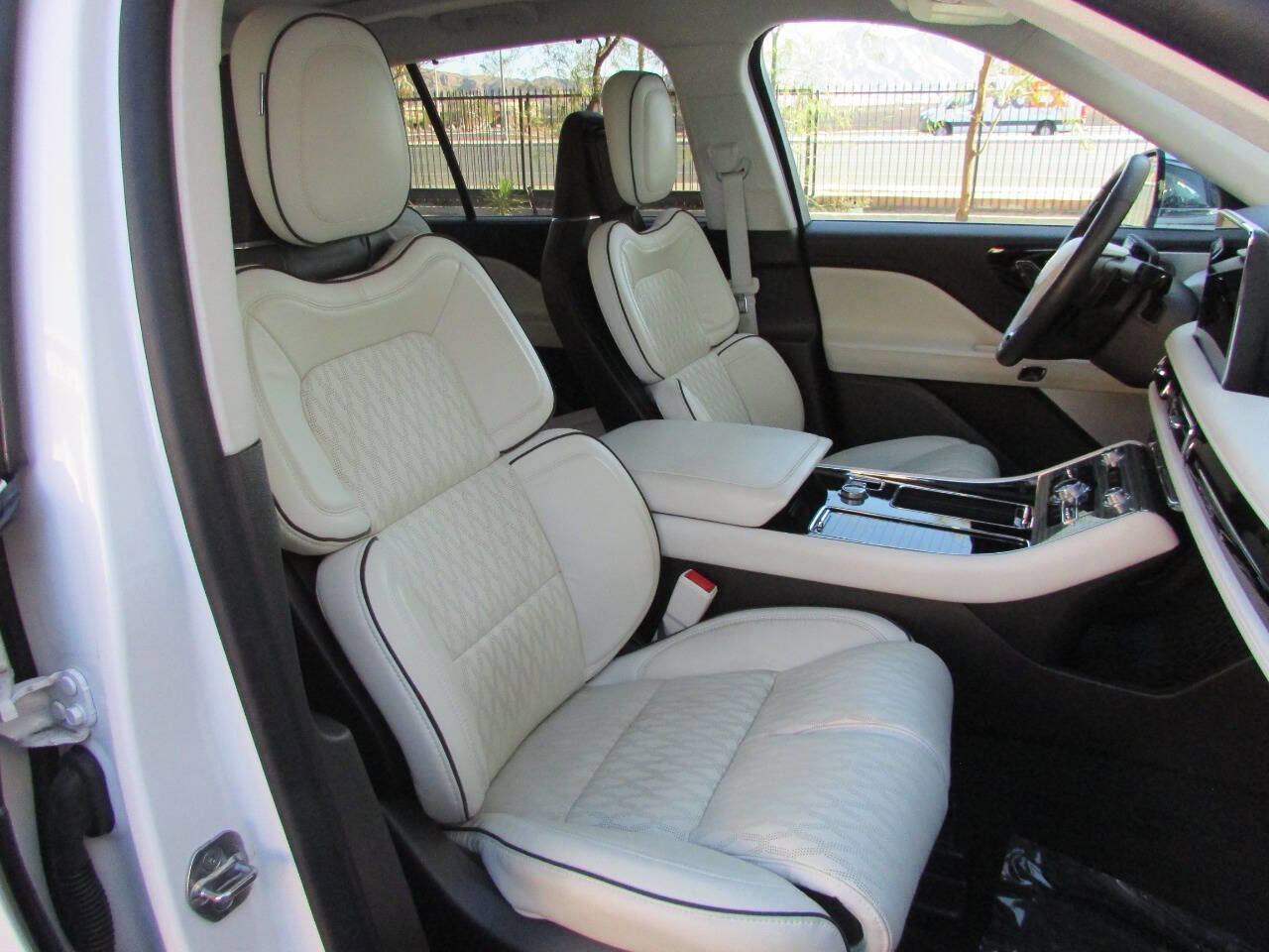 Used 2020 Lincoln Aviator Black Label Grand Touring w/ Class IV Trailer Tow Package image 17