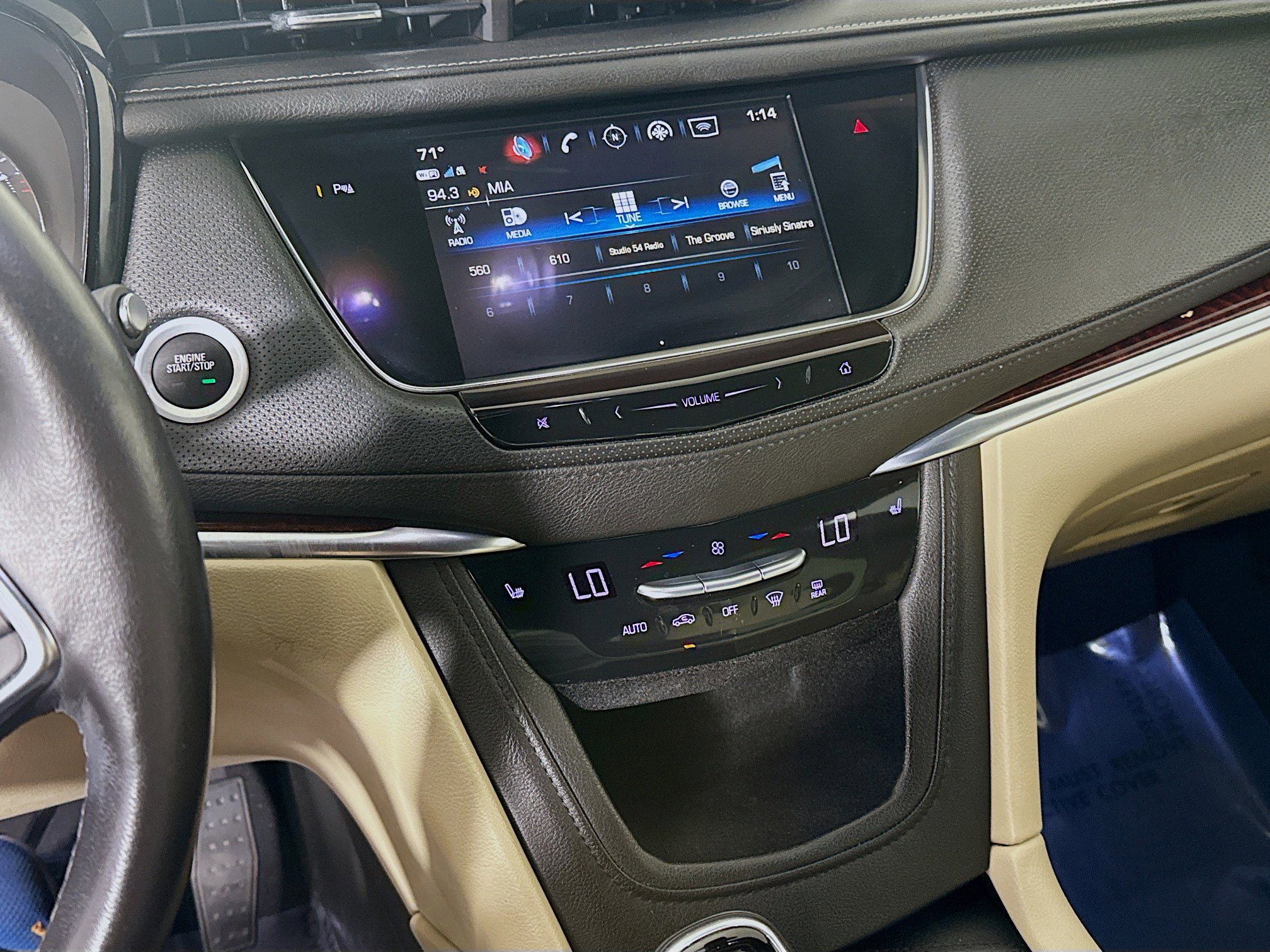 Used 2018 Cadillac XT5 Luxury w/ Driver Awareness Package image 18