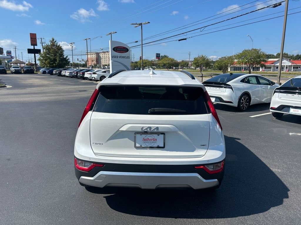 Used 2023 Kia Niro EX image 4