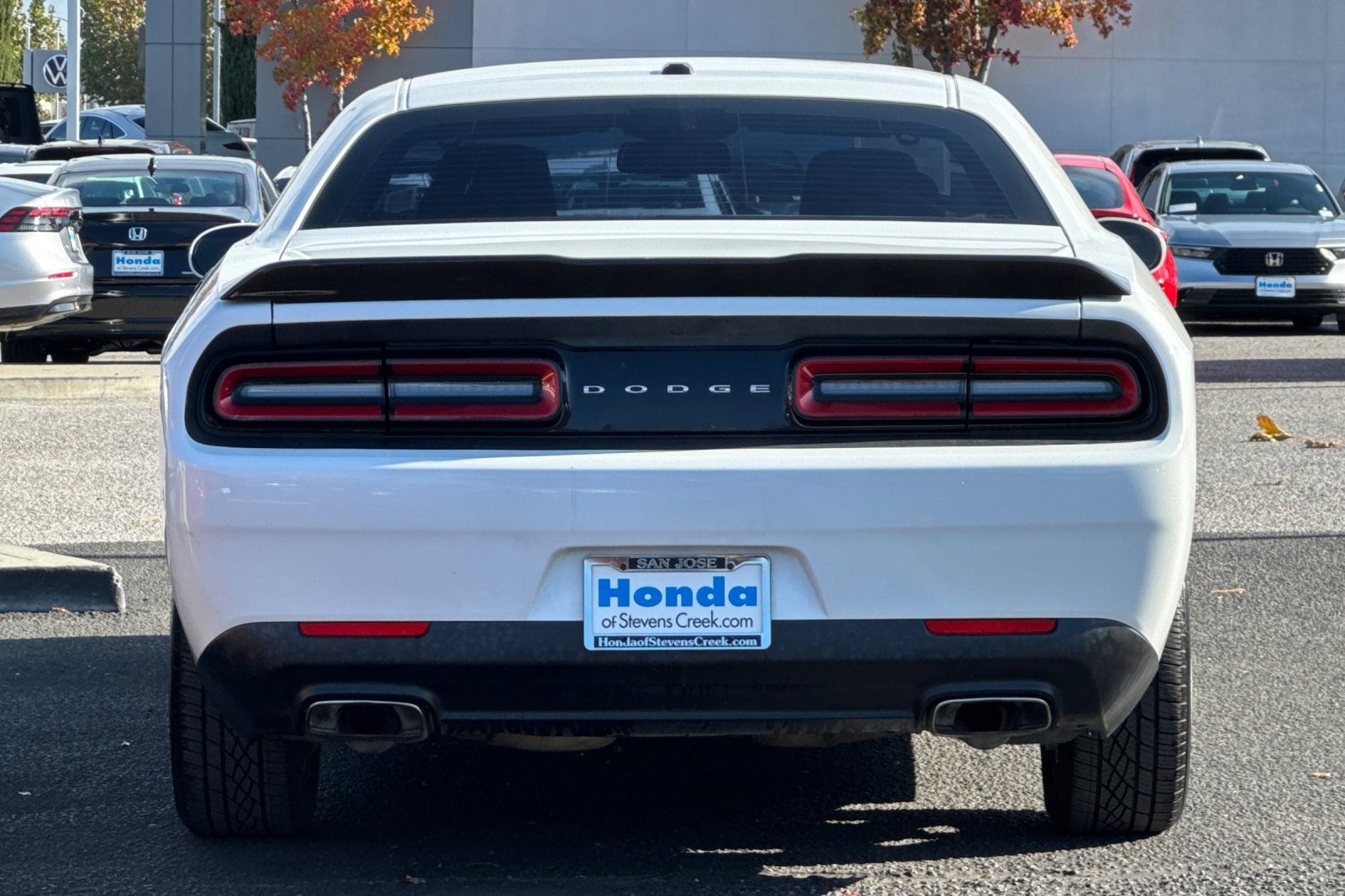 Used 2015 Dodge Challenger SXT image 9