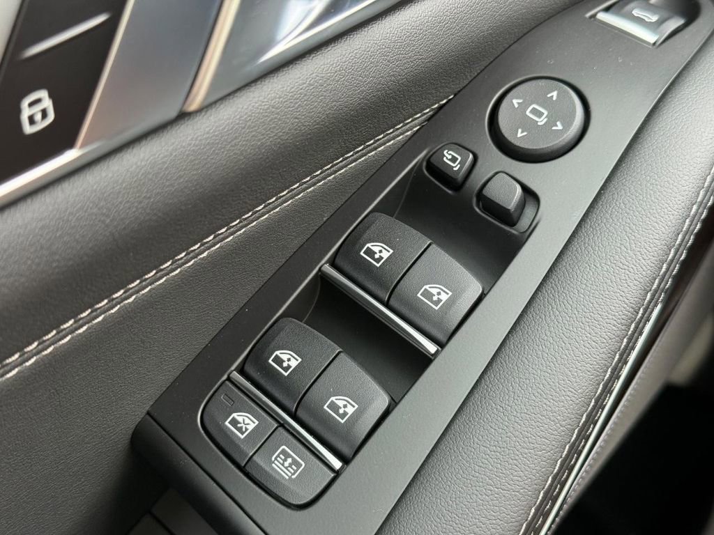 New 2026 BMW X7 M60i image 17