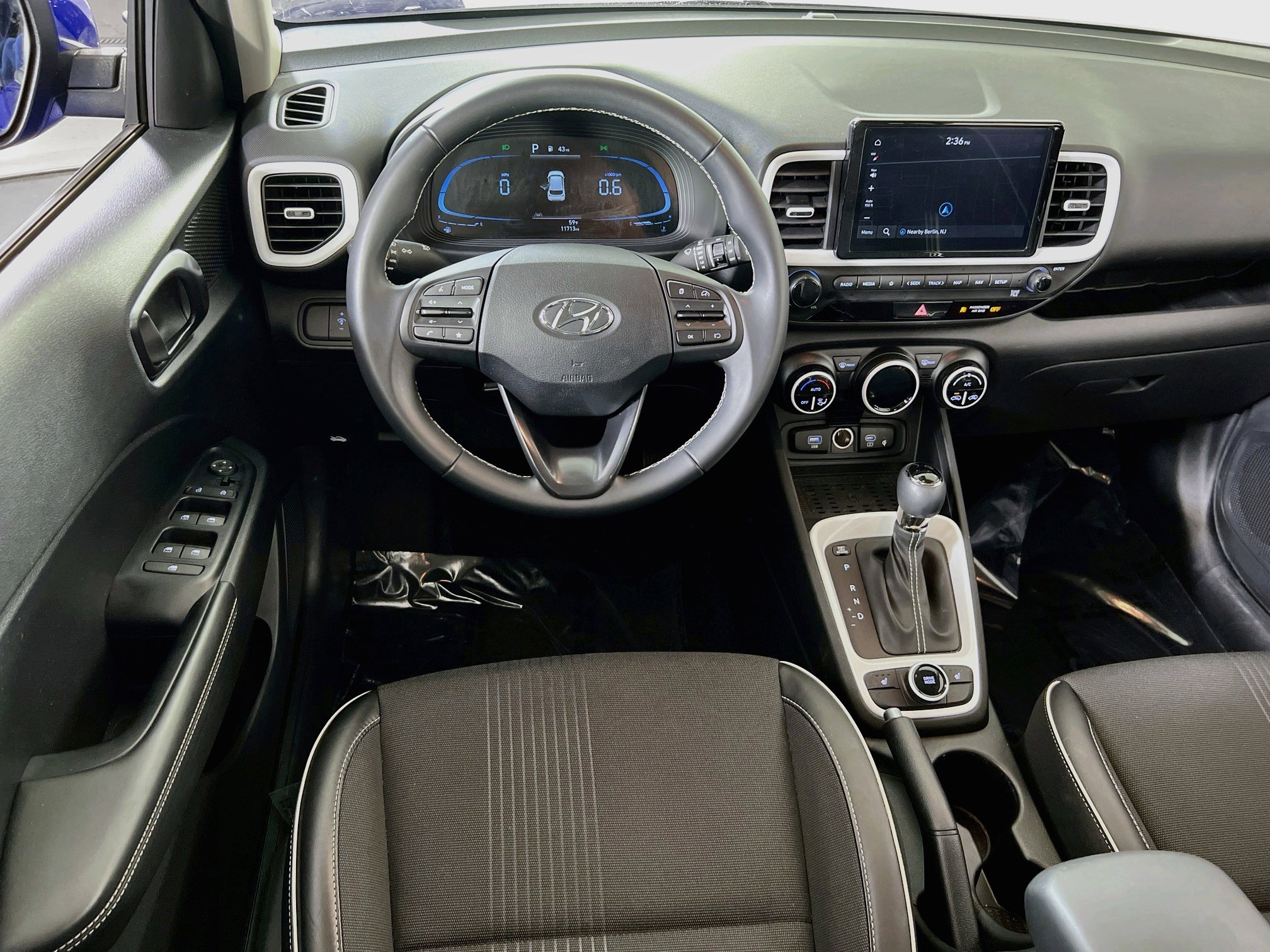 Used 2023 Hyundai Venue Limited w/ Cargo Package FWD image 21