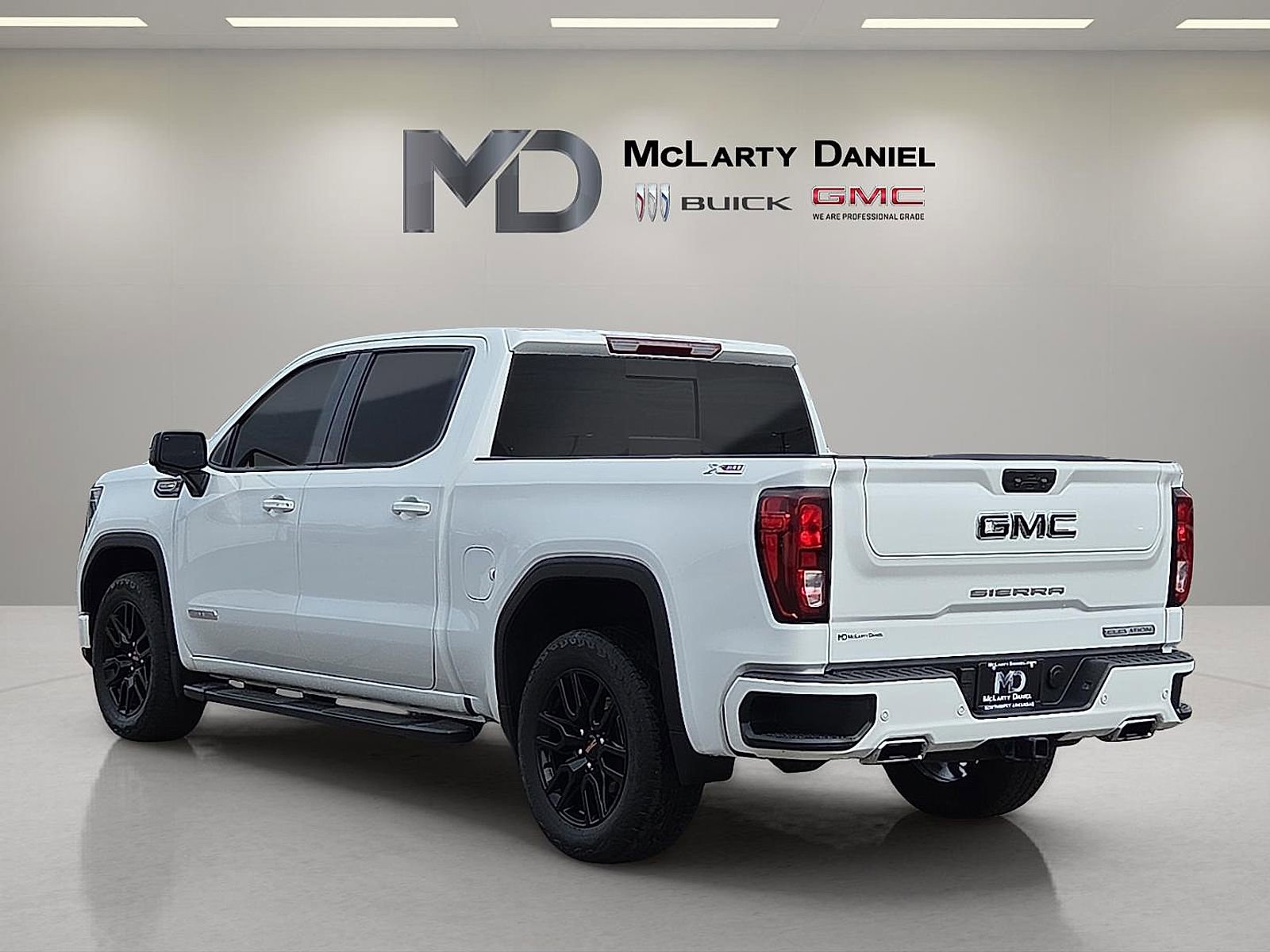 Certified 2024 GMC Sierra 1500 Elevation w/ Elevation Premium Package image 4