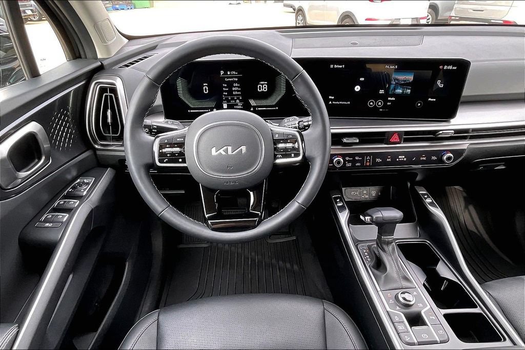Used 2025 Kia Sorento S AWD/4WD image 5