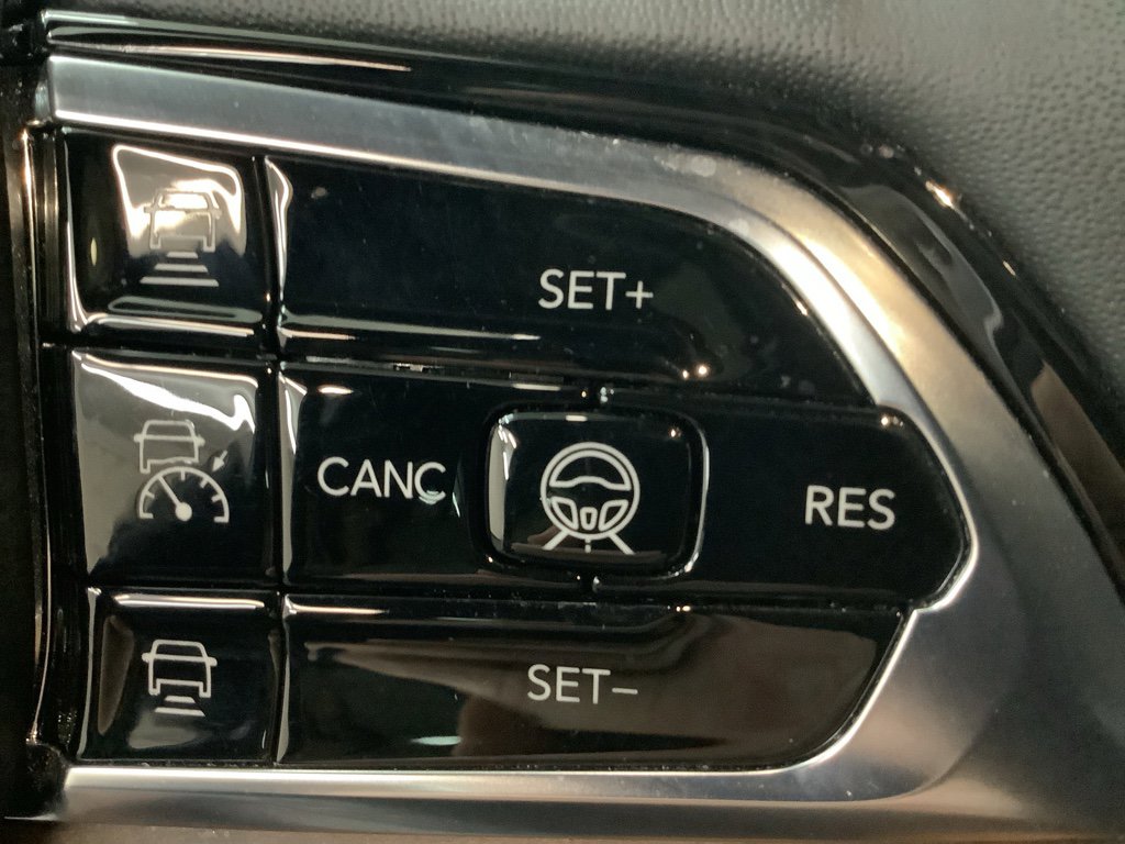 Used 2023 Jeep Grand Cherokee Summit w/ Luxury Tech Group V image 18