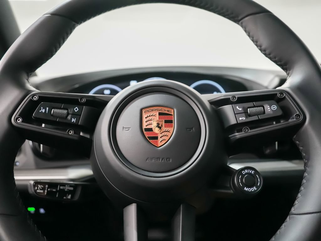 Certified 2025 Porsche Cayenne S image 27