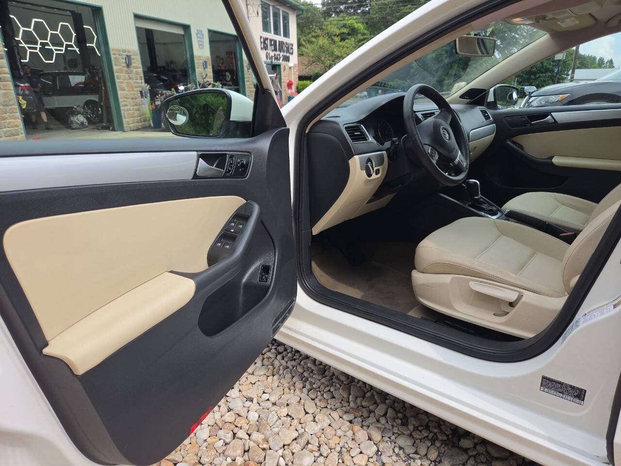 Used 2012 Volkswagen Jetta SEL FWD image 17