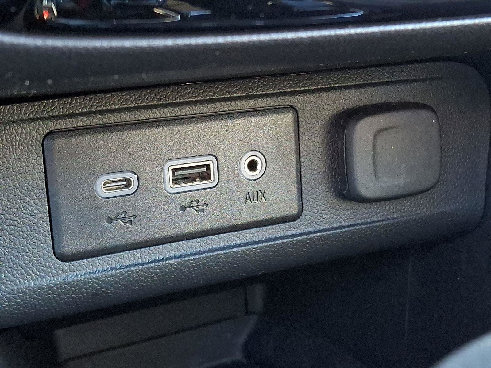 Used 2023 Buick Encore GX Essence w/ Experience Buick Package image 23