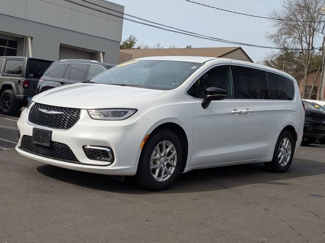 Certified 2025 Chrysler Pacifica Select image 7