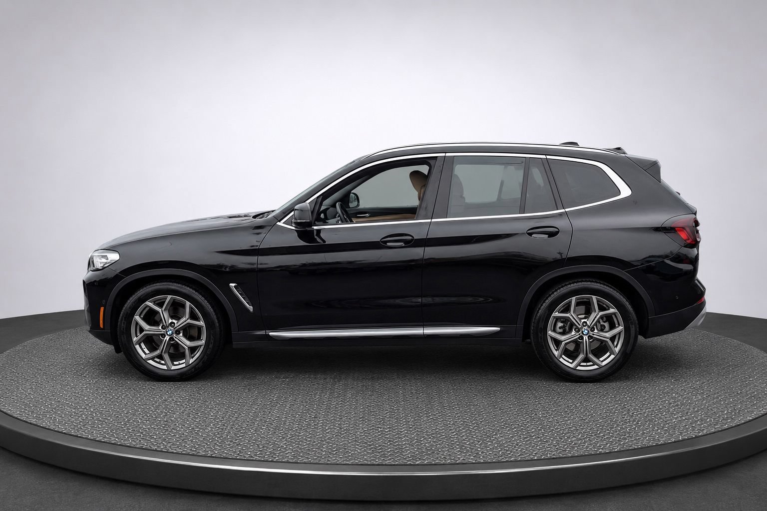 Used 2023 BMW X3 xDrive30i w/ Parking Assistance Package AWD/4WD image 7