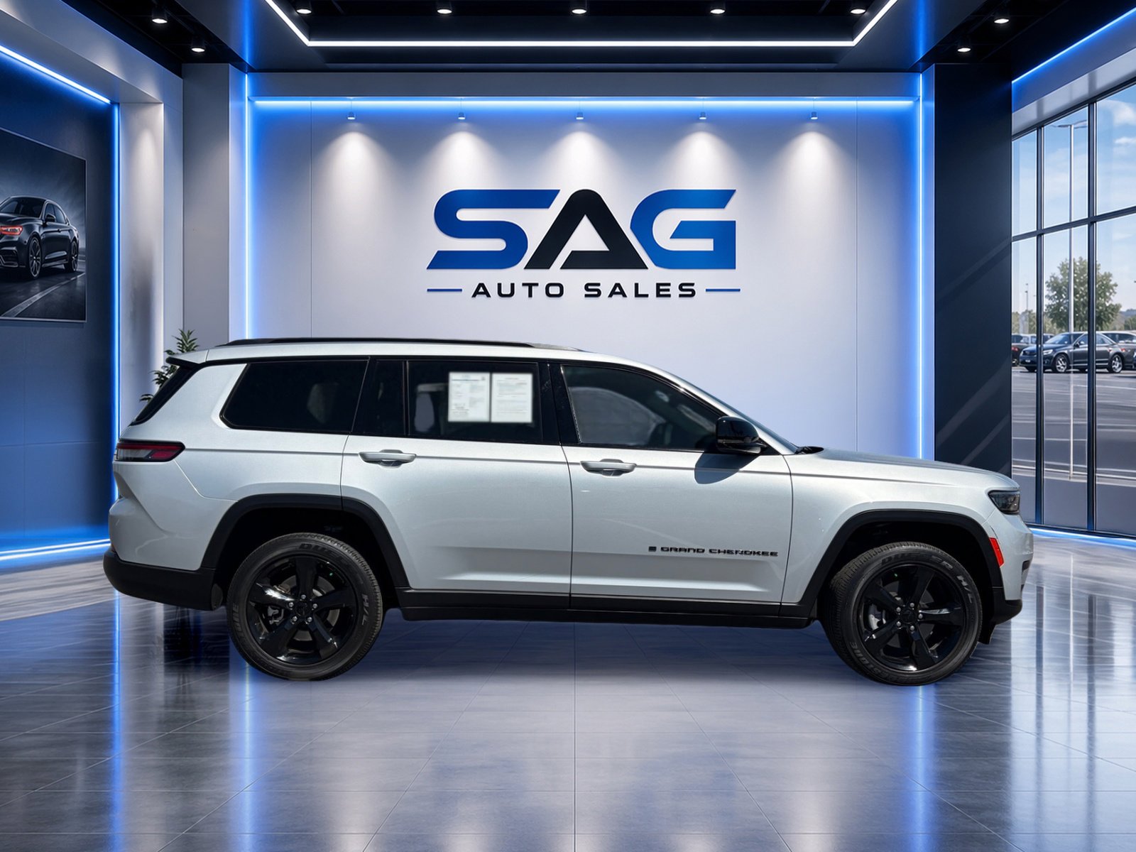 Used 2023 Jeep Grand Cherokee L Laredo AWD/4WD image 3