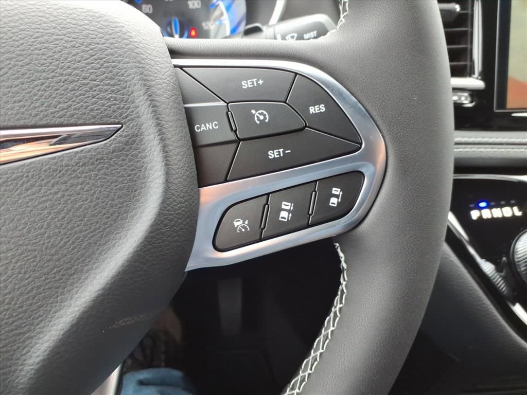 New 2026 Chrysler Pacifica Select image 18