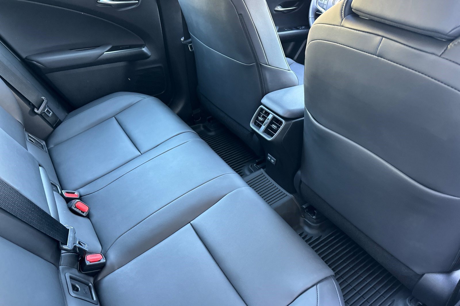 Used 2025 Lexus UX 300h FWD w/ Accessory Package (Z2) image 30
