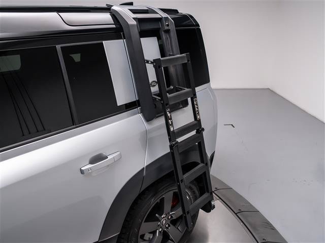 Used 2023 Land Rover Defender 110 X AWD/4WD image 14