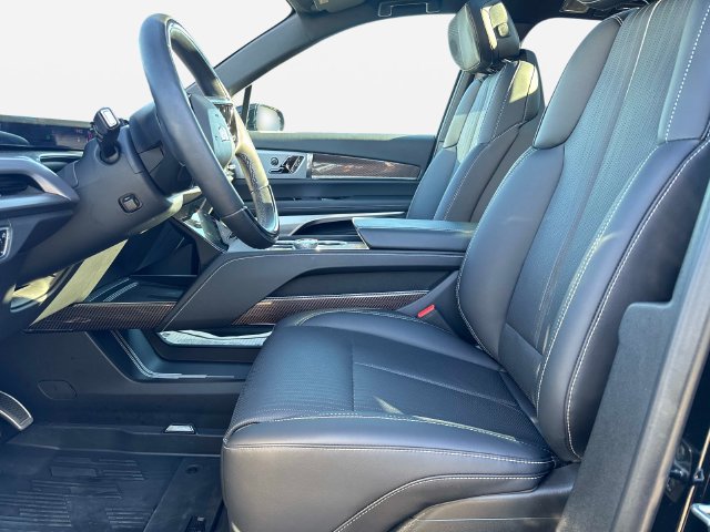 New 2026 Cadillac Vistiq Luxury w/ LPO, Floor Liner Package AWD/4WD image 19