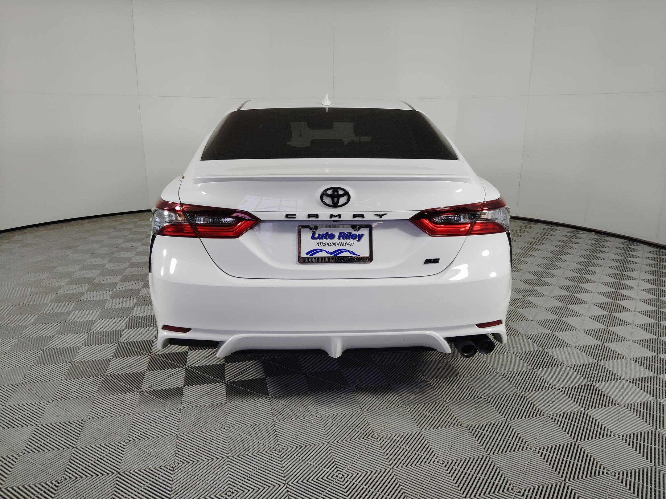 Used 2022 Toyota Camry SE image 10