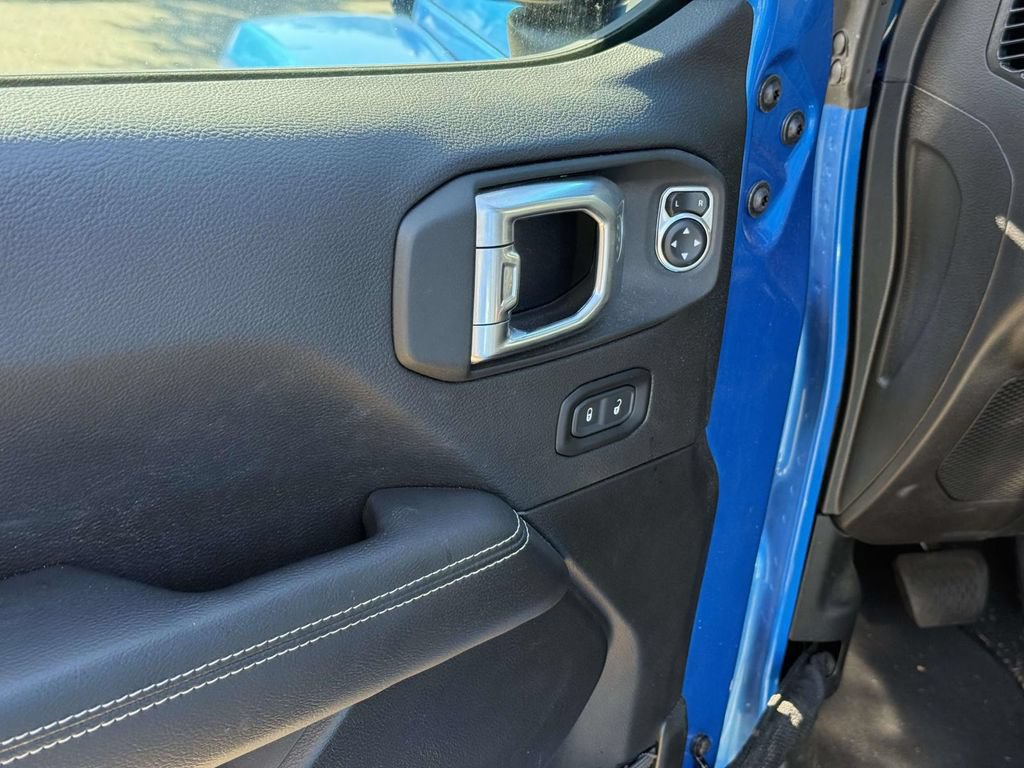 Used 2023 Jeep Wrangler Unlimited Sahara w/ Cold Weather Group AWD/4WD image 31