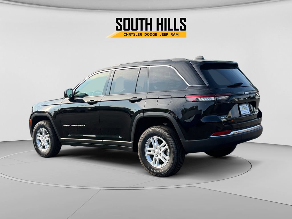 Used 2025 Jeep Grand Cherokee Laredo AWD/4WD image 3