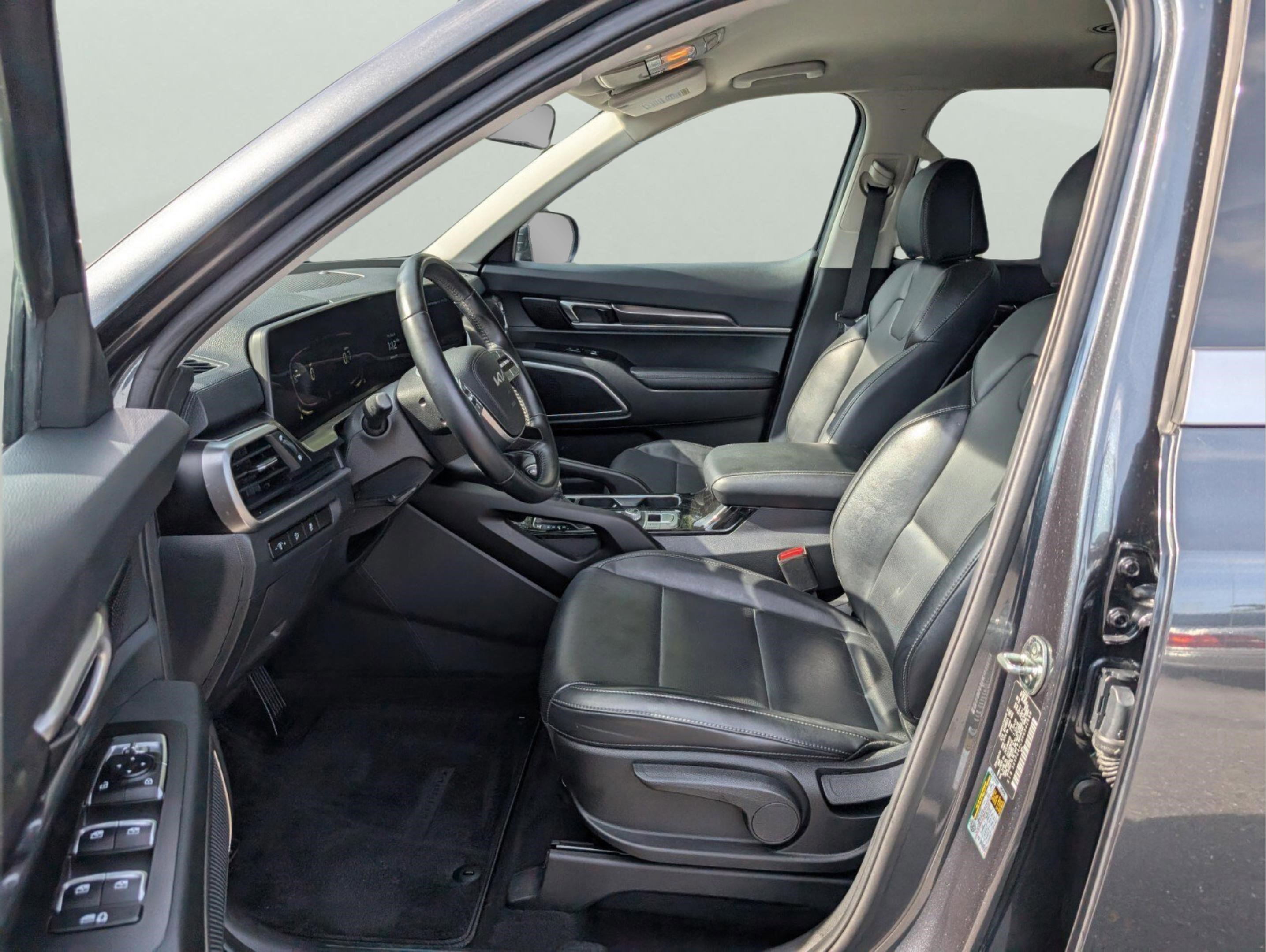 Certified 2024 Kia Telluride LX image 29