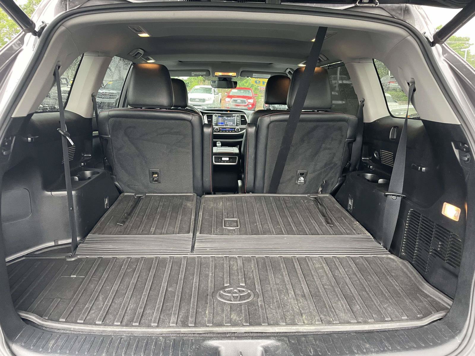 Used 2019 Toyota Highlander SE AWD/4WD image 10