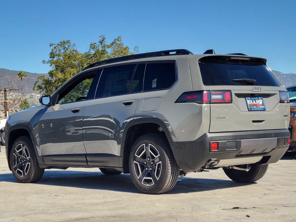 New 2027 Jeep Cherokee Laredo AWD/4WD image 2